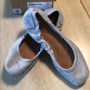 NEW in box Toms silver metallic Ballet Flats 7 🎁